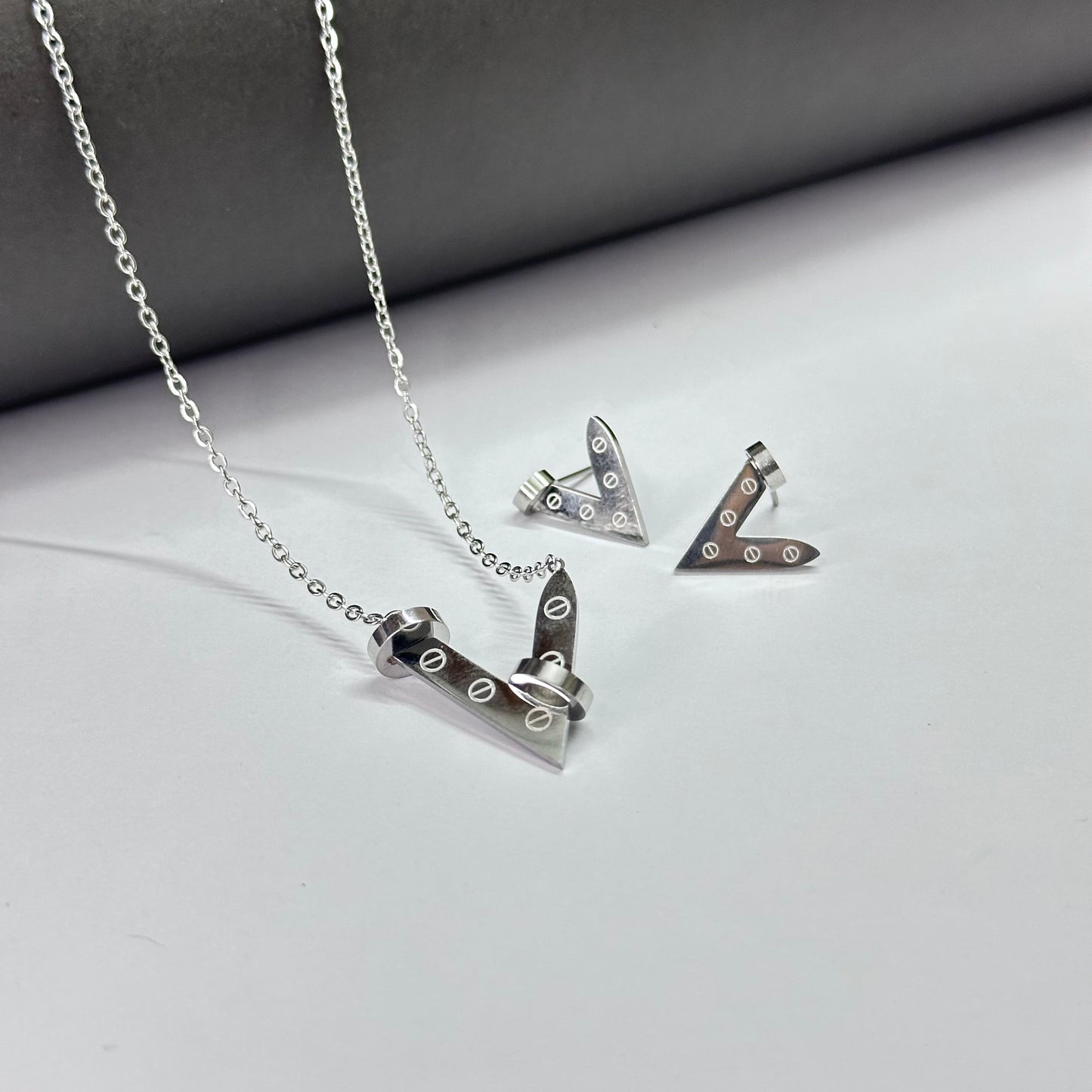 2 Pcs CRTR V Jewelry Set - Stainless Steel